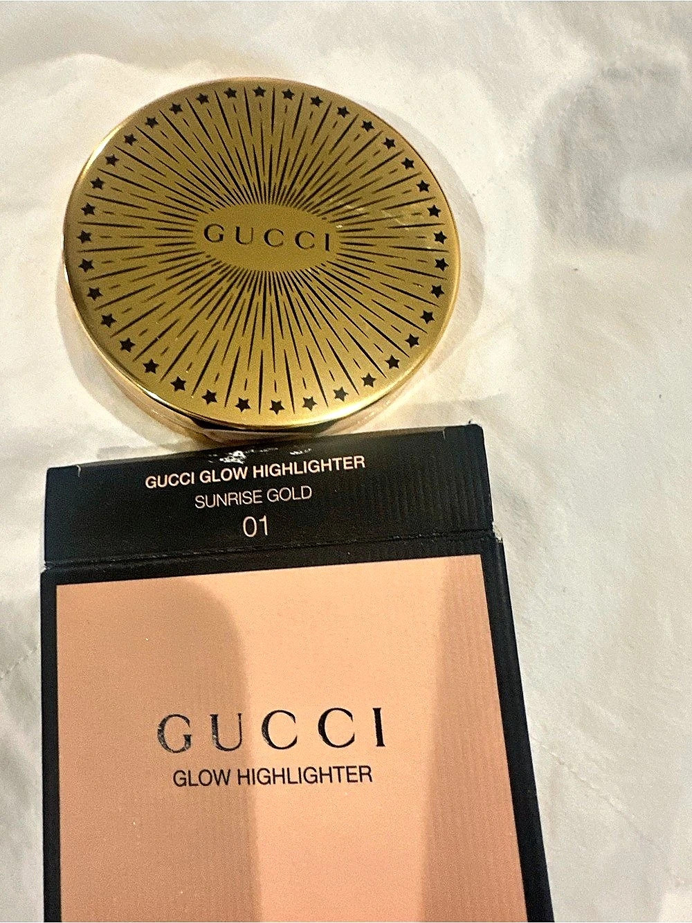 Gucci Glow Highlighter - 01 Sunrise Gold & Pink